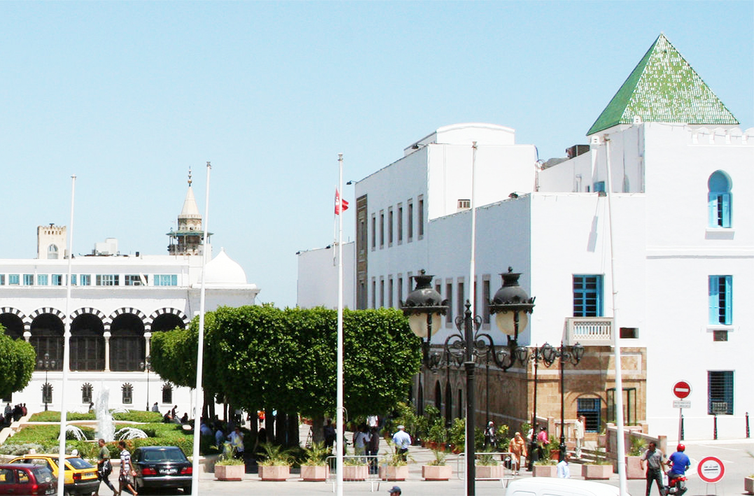 فيما طالب المساندون والمعارضون بتغييرها .. سعيد يكتفي بسد الشغورات في الحكومة..